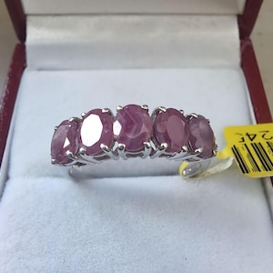 Bague d&#39;éternité en argent sterling avec rubis