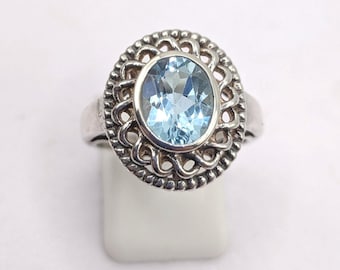 Anillo solitario de topacio en plata de ley