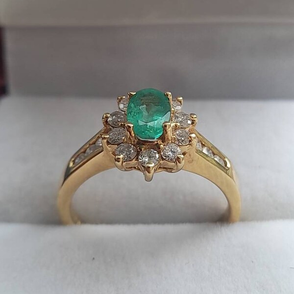 Vintage 18ct Gold Emerald and Diamond Cluster Ring