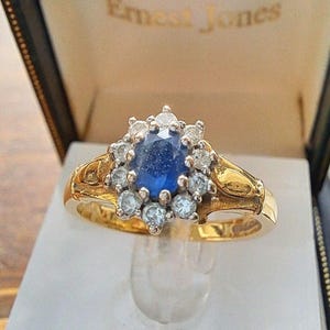Vintage Hallmarked 18ct Gold Sapphire and Diamond Cluster Ring