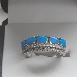 Mooie Sterling zilveren opaal eeuwigheid ring