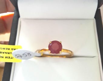 Anillo solitario de rubí en plata de ley vermeil
