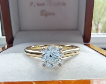 Beautiful Vintage 18ct Gold Diamond Solitaire Ring