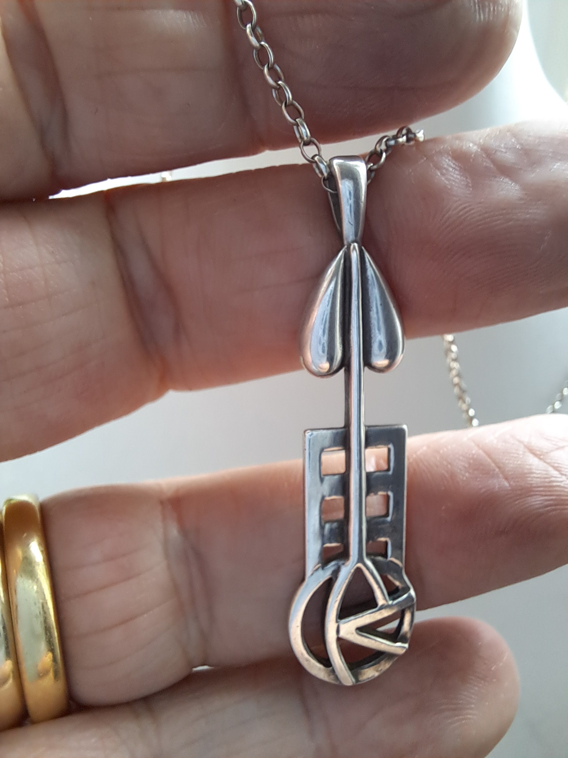 Charles Rennie Mackintosh in argento Sterling con ciondolo