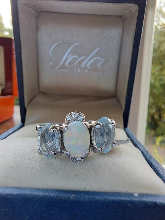 Beautiful 18ct White Gold Art Deco Aquamarine , Op