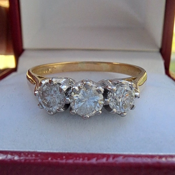 Vintage Hallmarked 18ct Gold Diamond Trilogy Ring