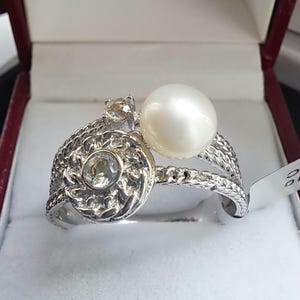 Sterling Silver Pearl and Topaz Ring