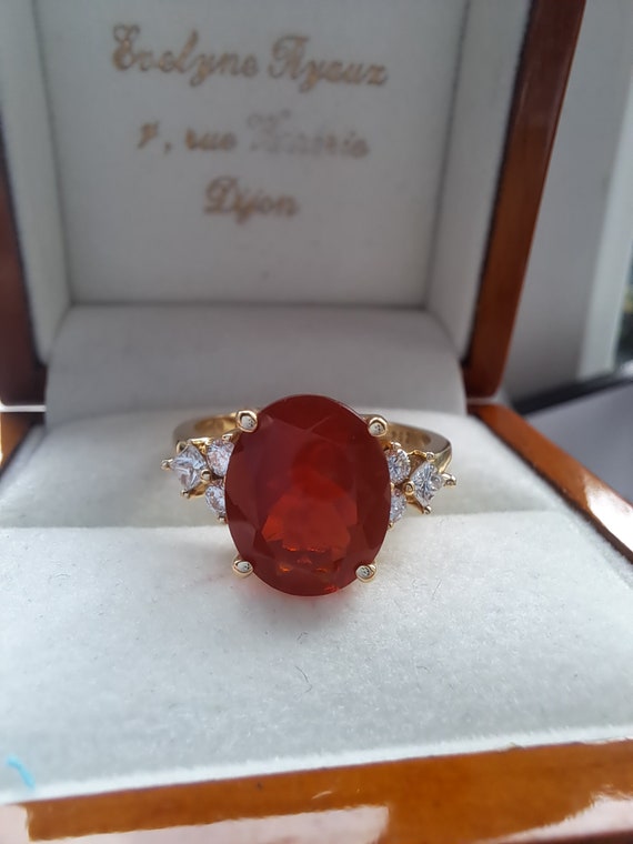 Beautiful 18ct Gold Fire Opal and Diamond Ring