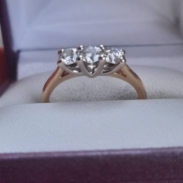 Wunderschöner 18ct Gold Diamant Trilogy Ring