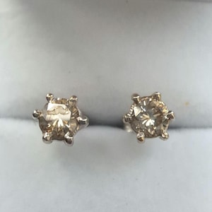 Vintage 18ct Natural White Gold Champagne Diamond Stud Earrings