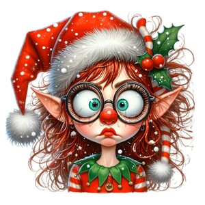 Puede incluir: Un elfo pelirrojo con un gorro de Pap&aacute; Noel rojo y blanco, una rama de acebo verde y un bast&oacute;n de caramelo rojo y blanco. El elfo lleva un traje de elfo rojo y verde y tiene una nariz roja y ojos grandes y redondos.