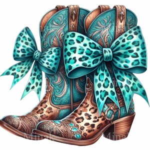 K&ouml;nnte beinhalten: Ein Paar t&uuml;rkisfarbene Cowboy-Stiefel mit Leopardenmuster-Schleifen. Die Stiefel haben aufwendige Designs und Verzierungen, darunter Strasssteine und goldene Akzente.