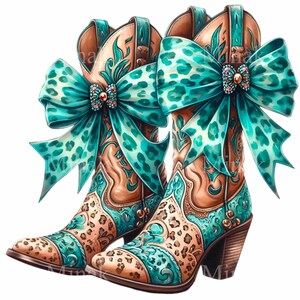 K&ouml;nnte beinhalten: Ein Paar braune Cowboy-Stiefel mit t&uuml;rkisfarbenen und Leopardenmuster-Designs. Die Stiefel sind mit einer gro&szlig;en t&uuml;rkisfarbenen Schleife mit Leopardenmuster-Akzenten verziert.