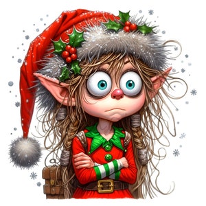 Puede incluir: Un elfo de Navidad con el pelo largo y casta&ntilde;o, que lleva un gorro de Pap&aacute; Noel rojo con ribete de piel blanca y una rama de acebo verde, mira a la c&aacute;mara con una expresi&oacute;n seria. El elfo lleva un atuendo navide&ntilde;o rojo y verde y tiene los brazos cruzados.