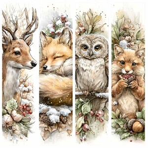 Può includere: Illustrazioni ad acquerello di animali del bosco: un cervo, una volpe che dorme, un gufo e una volpe che mangia. Ogni immagine è verticale e presenta fogliame invernale, bacche e neve. La tavolozza dei colori comprende marroni, bianchi e verdi.