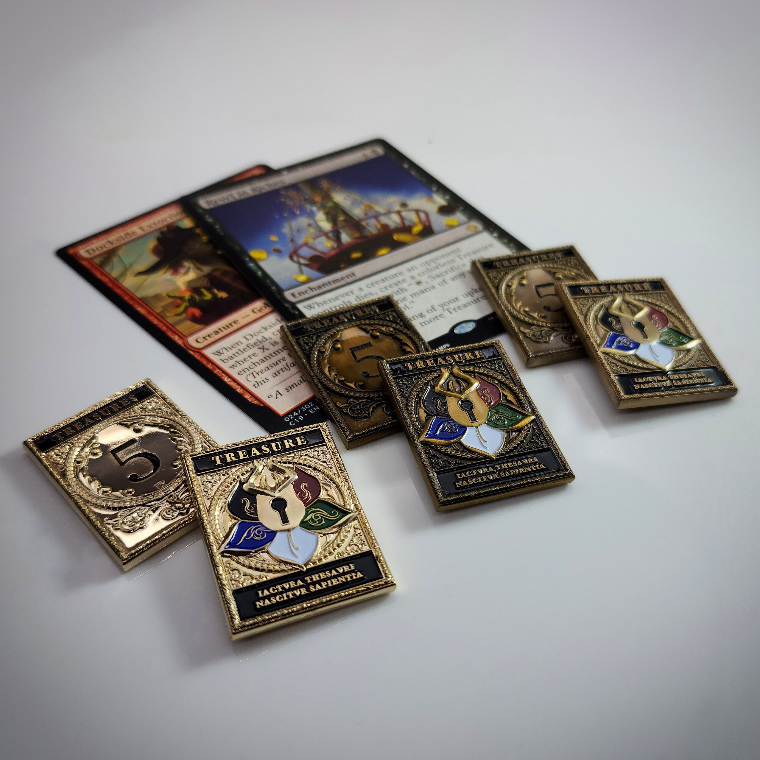 MTG < 宝物トークン / Treasure > ゴールドメタルトークン 1枚 MtGトークン 貴重な宝物 - 金属トークン - マジックの非公式高級