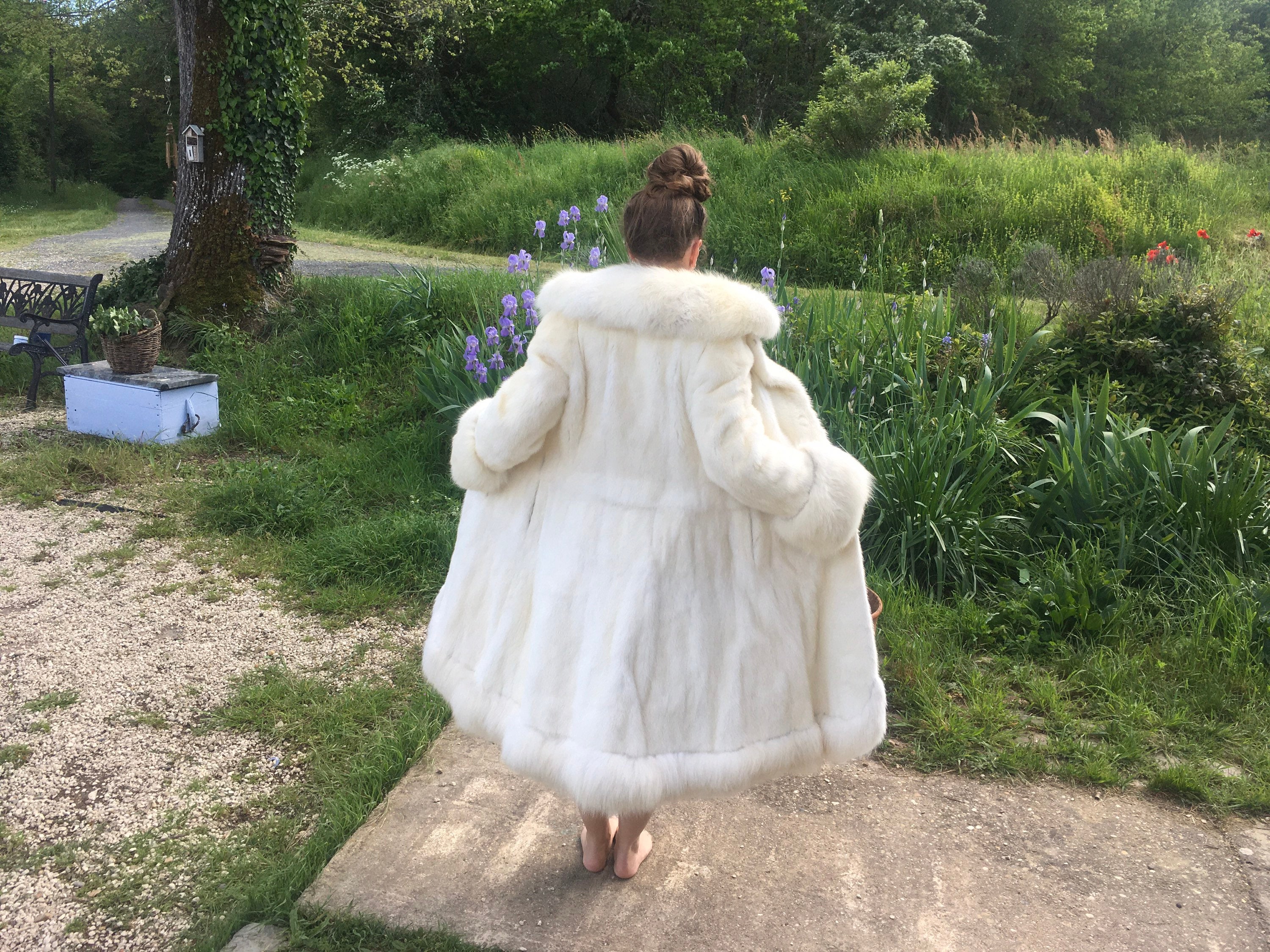 妃姫様購入確約品⭕️最高級サガホワイトミンクコート&ブラックミンクフード付きジレ Amelia | Luxury Scandinavian White Fox Extra Long Coat With Lavish