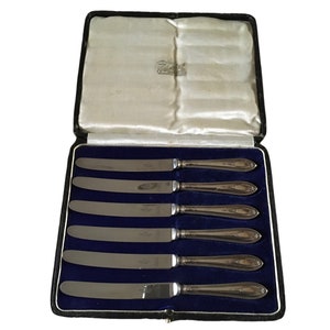 Art Deco boxed set of 6 silver handled knives made in Sheffield UK 1925
