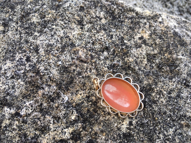 Vintage 9 carat gold shell cameo pendant image 5