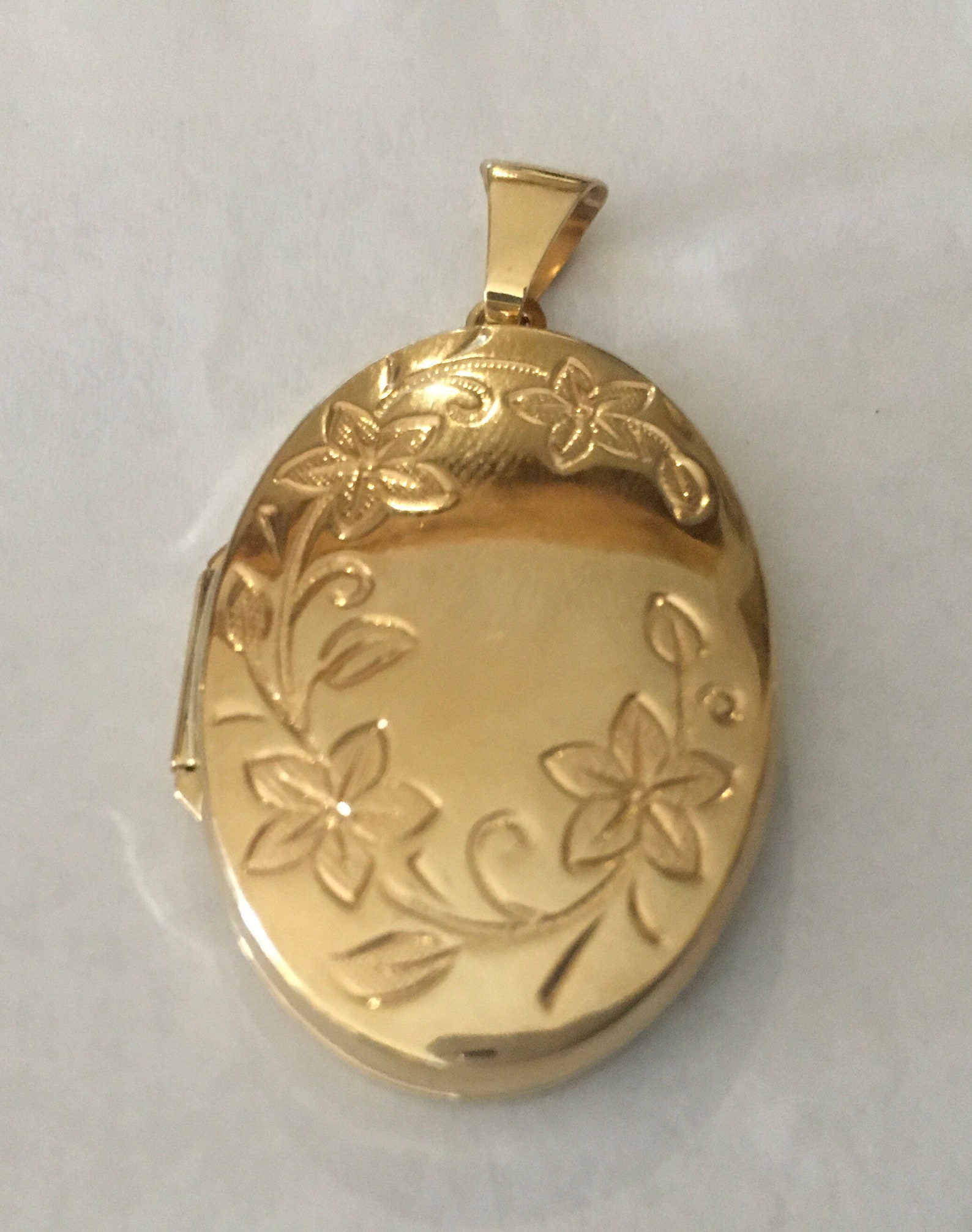 Vintage 9 carat gold locket with floral patter Etsy
