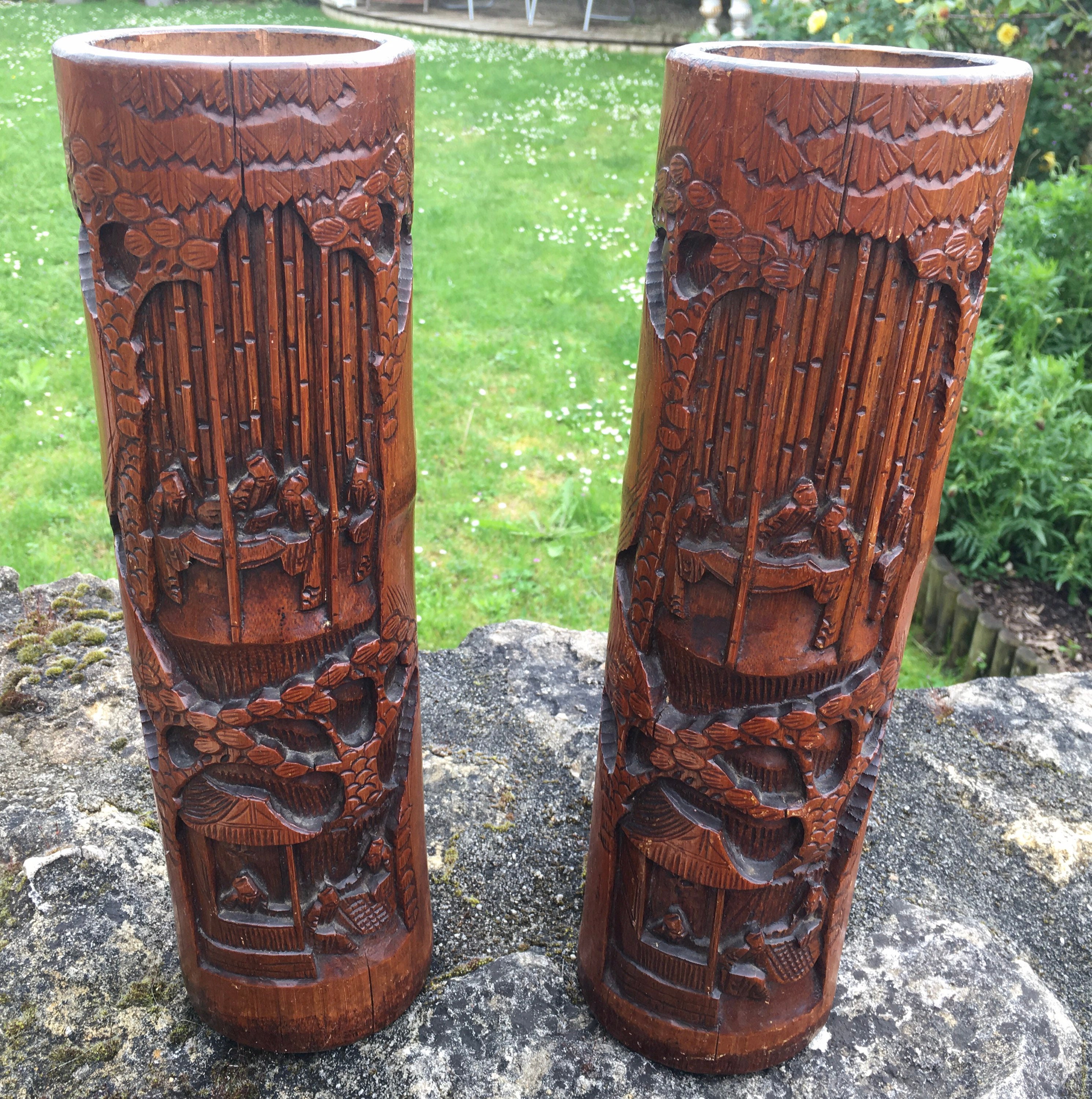 Une Paire de Pots Brosse en Bambou Chinois Finement Sculptés Antiques