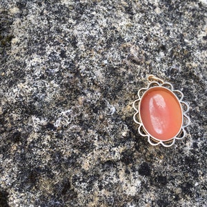 Vintage 9 carat gold shell cameo pendant image 6