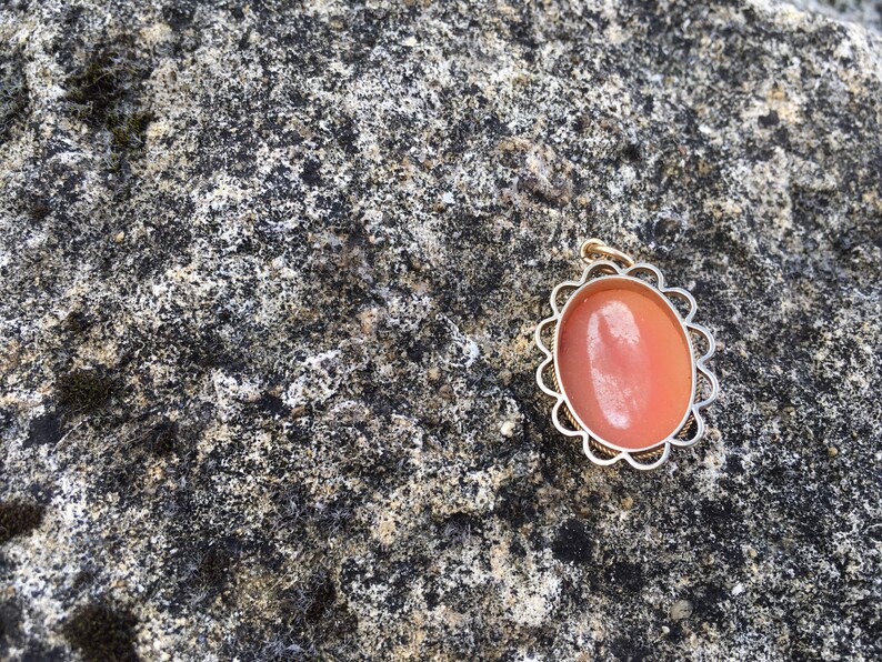 Vintage 9 carat gold shell cameo pendant image 6