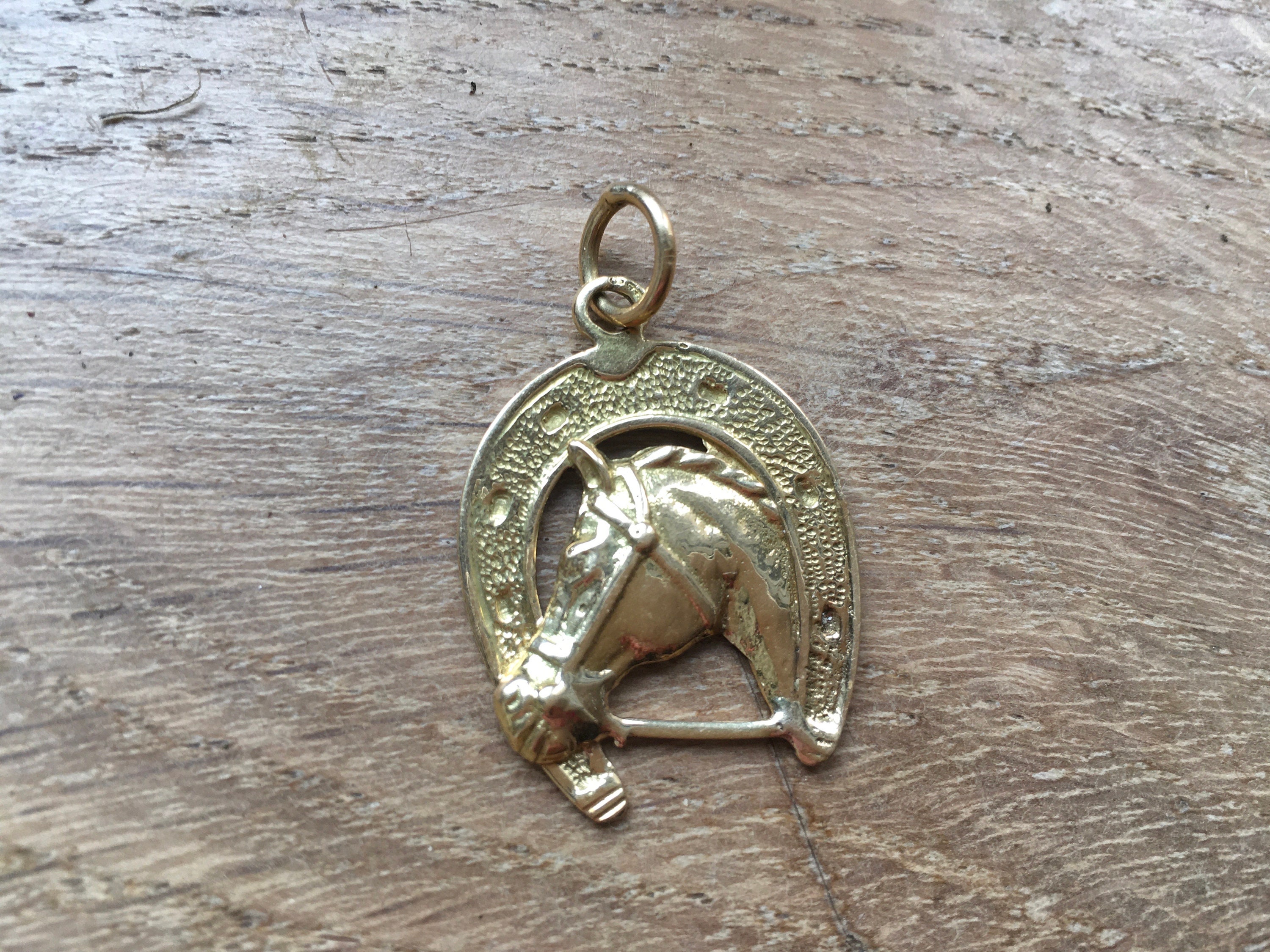 Pendentif Antique Or 18k Fer à Cheval Avec Diamants Taille Rose Et Perle - Circa 1900