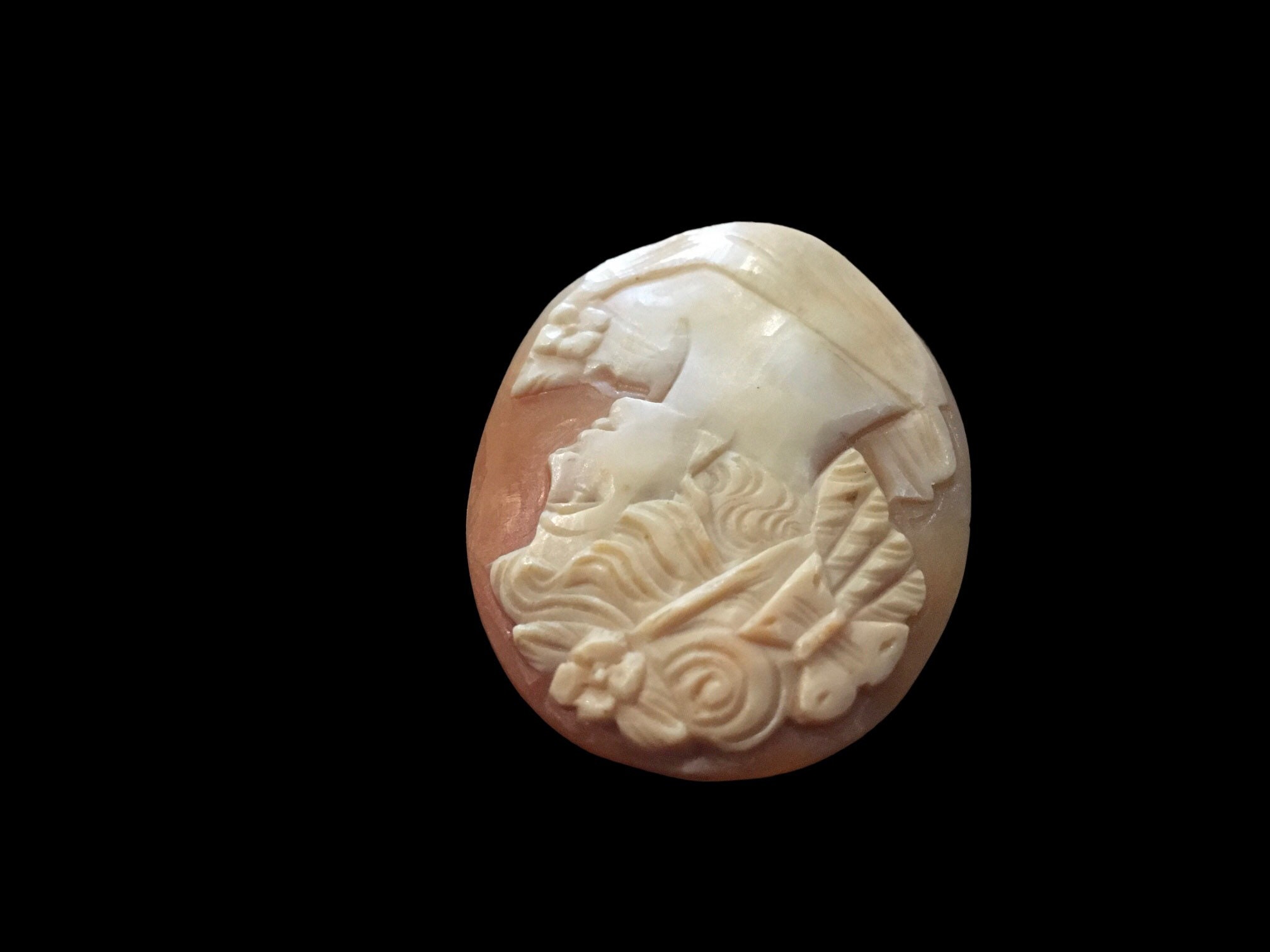 Camée Ancien Sur Coquille - Profil De Dame Antique Regardant à Droite - Calcédoine Blanche