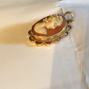 Vintage 9 carat gold shell cameo pendant image 4
