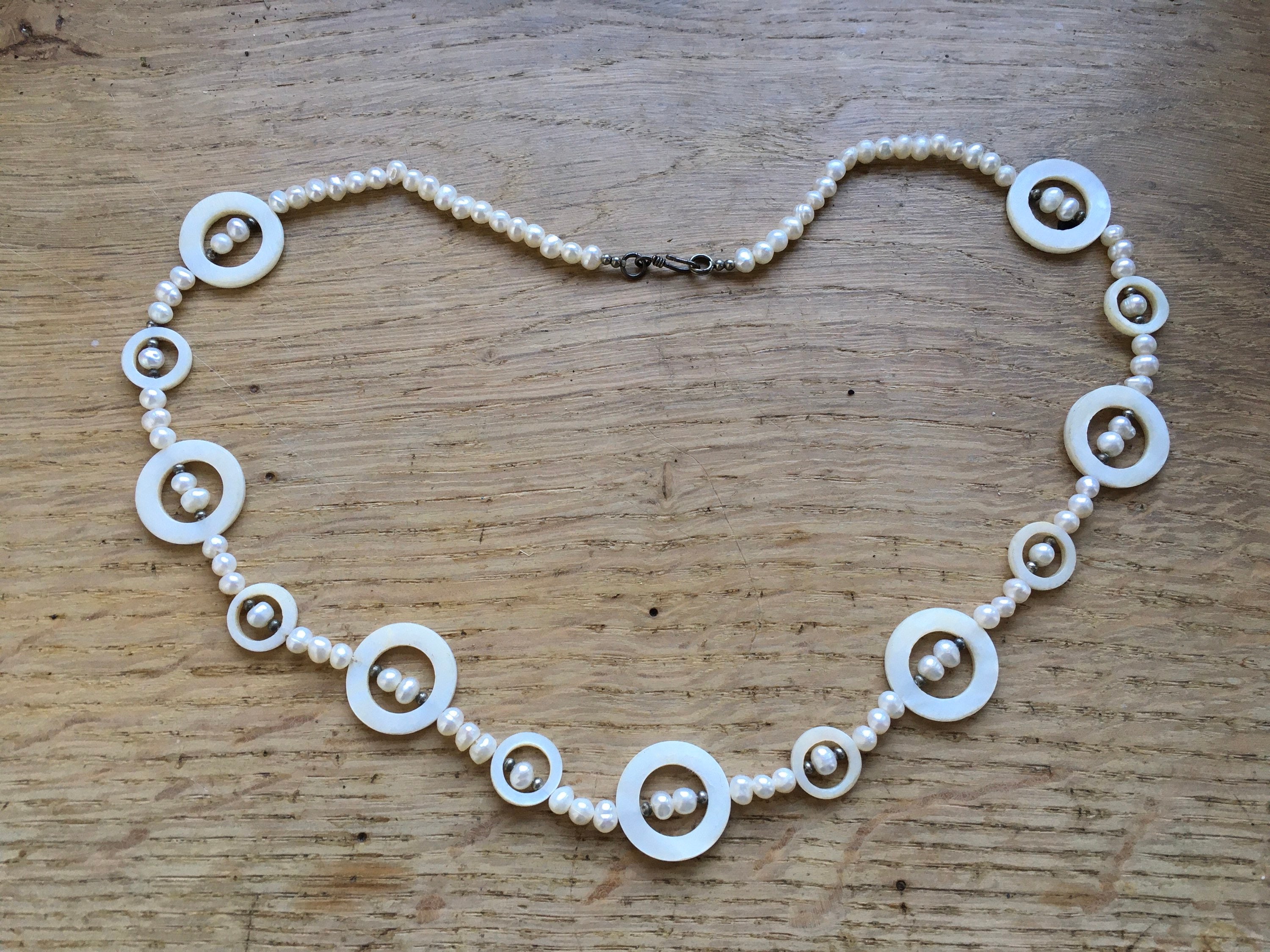 Collier Ancien Vintage Avec Perles Nacrées Et Strass Diamant - Très Joli - Argenté - Origine France