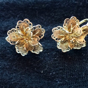 Vintage silver Filigree flower screw back earrings