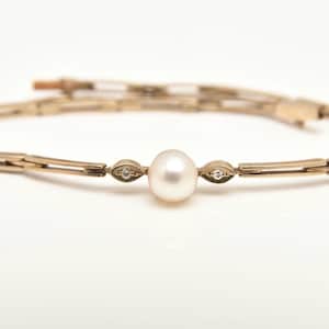 vintage gold articulated line bracelet set with a pearl and diamonds
