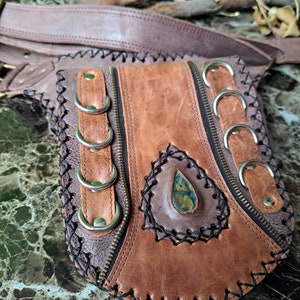 Buffalo Echtleder Doppeltaschen Beutel, Labrodite Edelstein, handgefertigt, Hibbie, Steampunk, Party, Punk, verrückt, Strand, Edelstein
