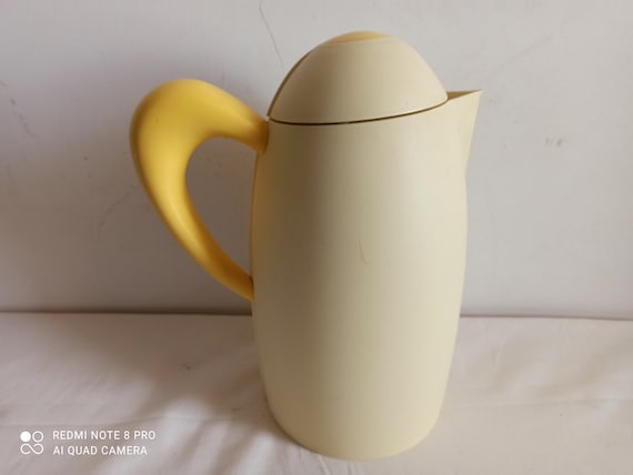 Guzzini Thermos Jug Tobia Designed by Angeletti Ruzza, Made in Italy,  Yellow, 1990s, Vintage Thermos Pitcher 