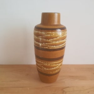 Vaso tedesco occidentale giallo ocra di metà secolo 517-30