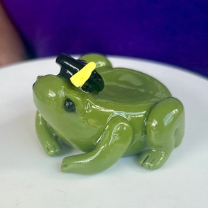 Abschlussfeier Frosch Figur