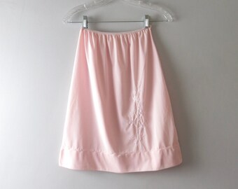 1960s Pale Pink Embroidered Half Slip S
