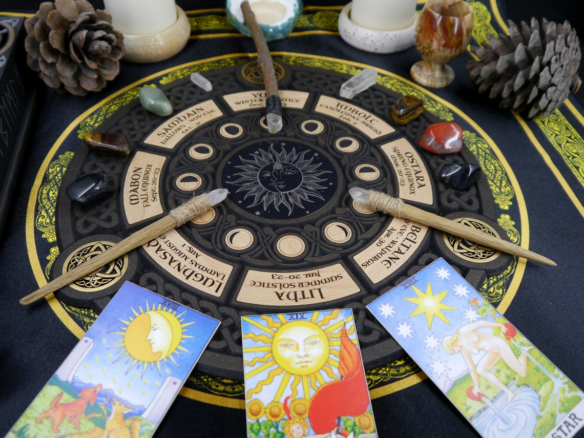 Wheel of the Year // Sun and Moon // Moon phases // Wiccan | Etsy