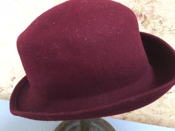 Simple unstructured 1980s wine red coloured felted