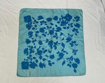 Eendeneiblauwe achtergrond Klassieke Jacqmar zijden sjaal met bloemenprint en handgerolde zoom jaren 60