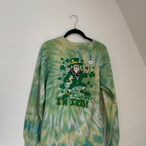 St Patrick&#39;s Day Sweatshirt / Kiss Me I&#39;m Irish / Leprechaun / Tie Dye Sweater / Vintage St Patty&#39;s