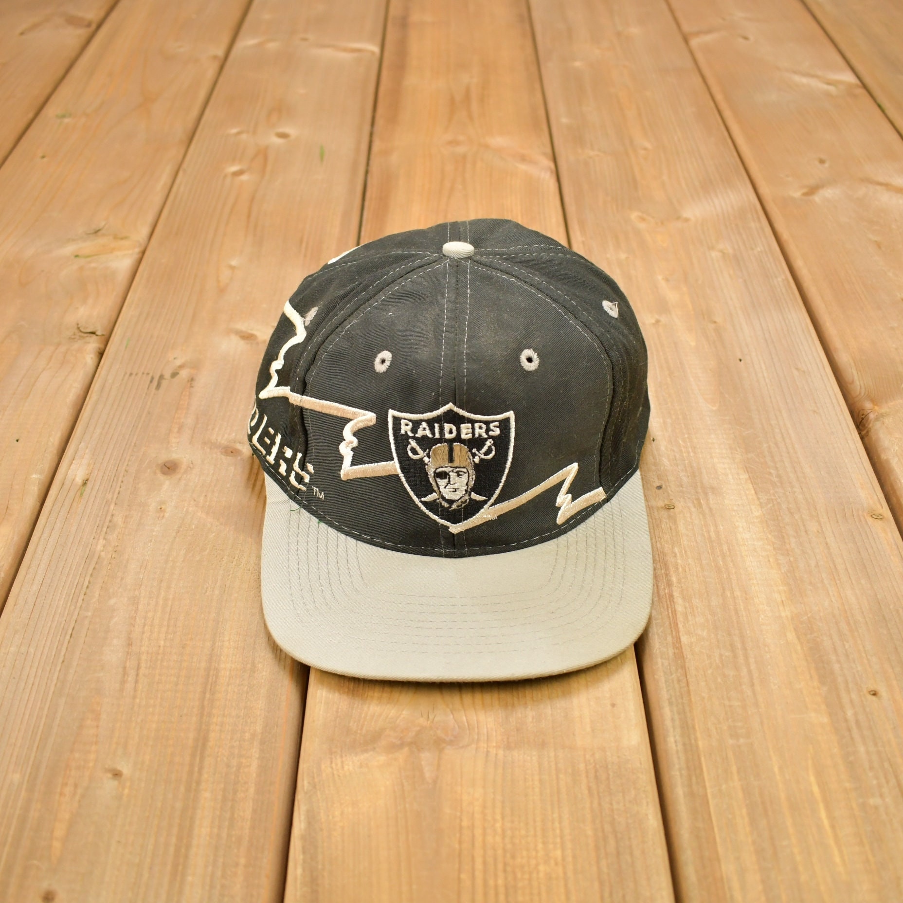 Vintage 1990s Los Angeles Raiders Wave Shark Tooth Logo 7 Snap