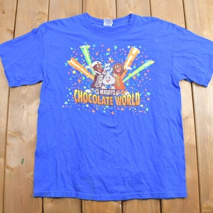 Vintage 2003 Hershey&#39;s Chocolate World Graphic T Shirt / Vintage T Shirt / Streetwear / Graphic Tee / Reeses / Kisses