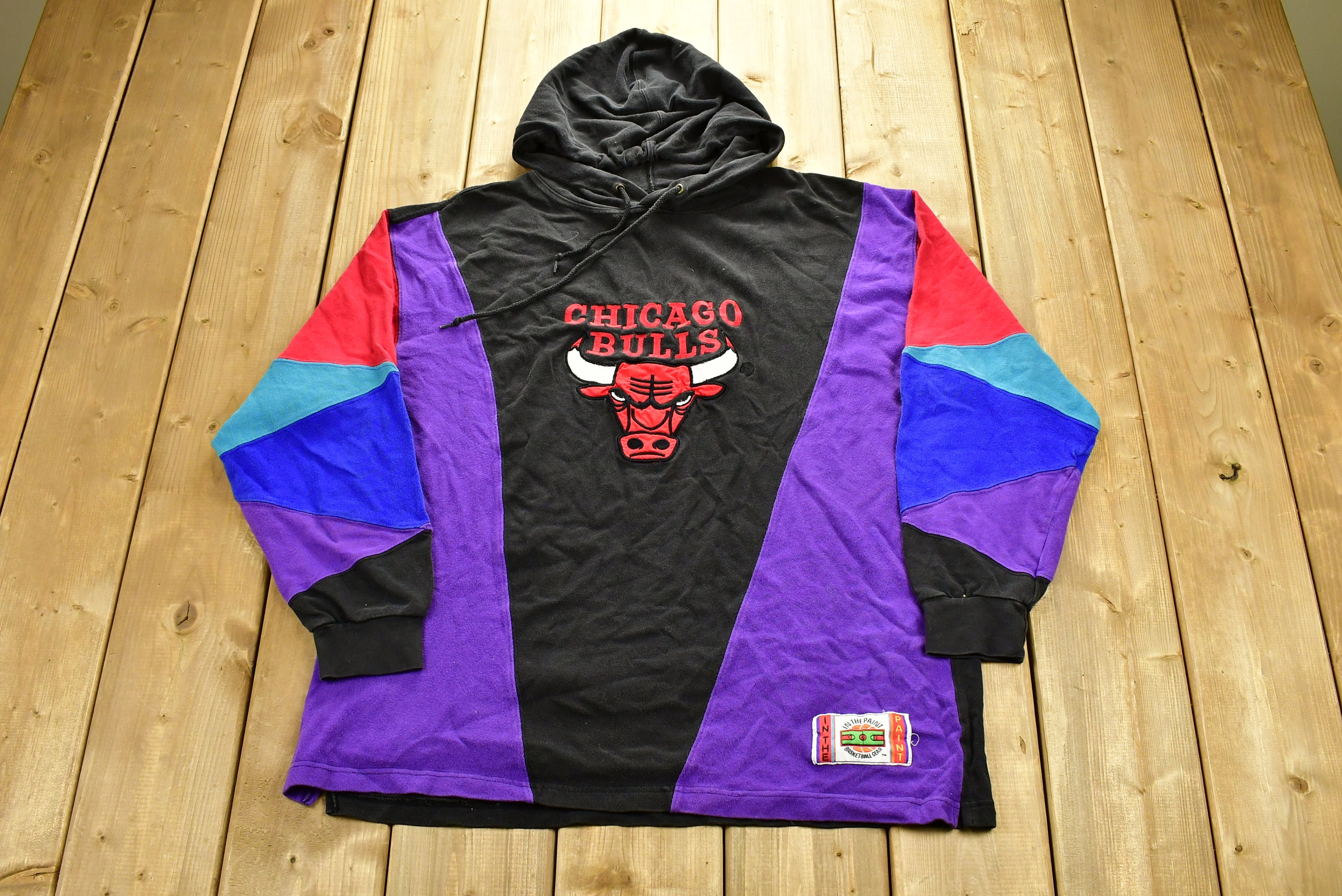 Vintage 1990s Chicago Bulls NBA Embroidered Hoodie / Color 