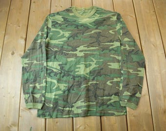 Vintage 1990s Long Sleeve Woodland Camo T-Shirt / All Over Print / Outdoorsmen / Retro Style / Vintage Hunting T-Shirt / Camo T- Shirt