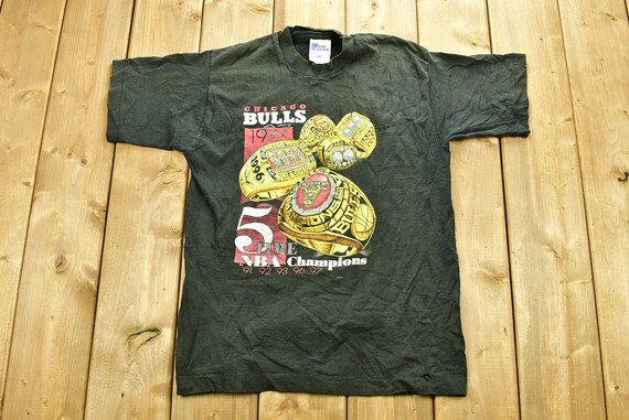 Vintage 1997 Chicagobulls 5 Time NBA World Champions T-shirt