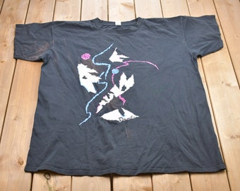 Vintage 1990s Art Graphic T-Shirt / Streetwear / Stained / Retro Style / Single Stitch / Made In USA / 90s Graphic Tee