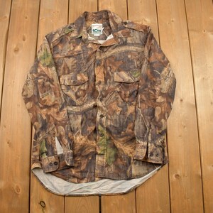 Vintage 1990s Hunter Camo Button Up Shirt / 1990s Button Up / Vintage Flannel / Basic Button Up