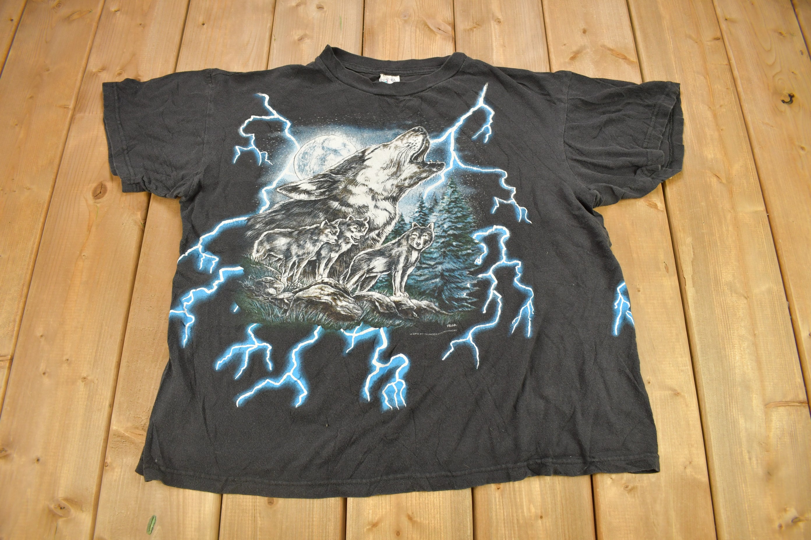Vintage 1990s American Thunder Howling Wolves Graphic T Vintage 1990s American Thunder Howling Wolves Graphic T